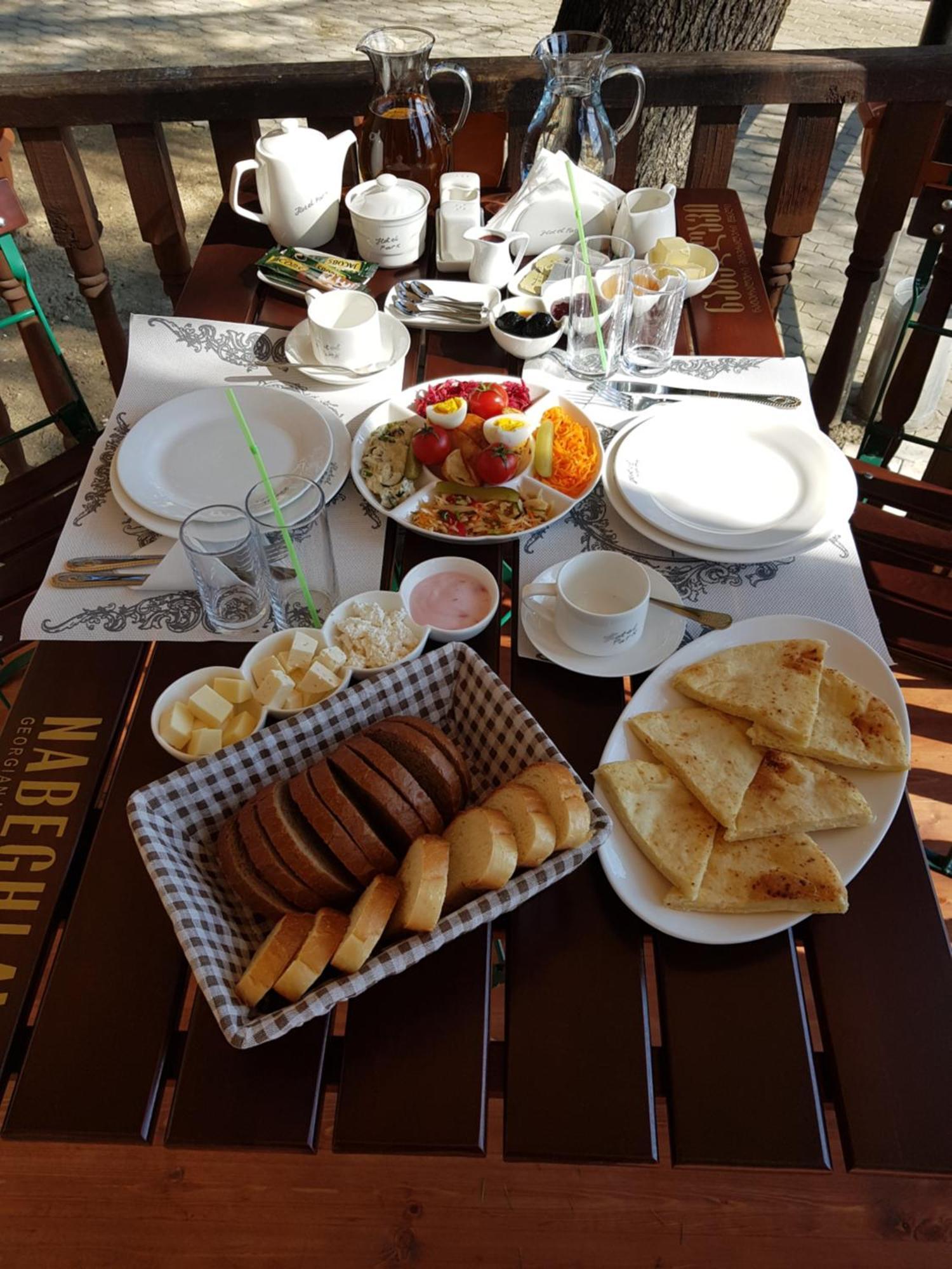 Park Hotel Кутаиси Екстериор снимка