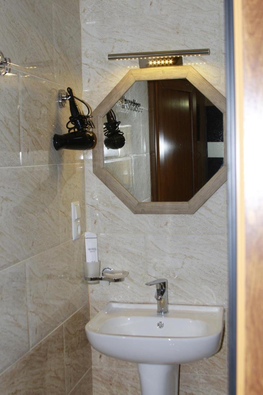 Park Hotel Кутаиси Екстериор снимка