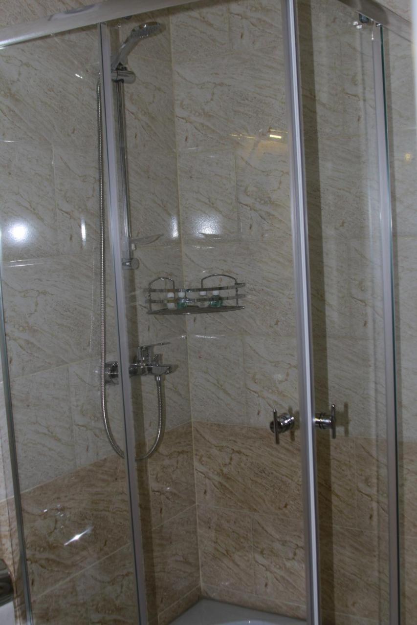 Park Hotel Кутаиси Екстериор снимка