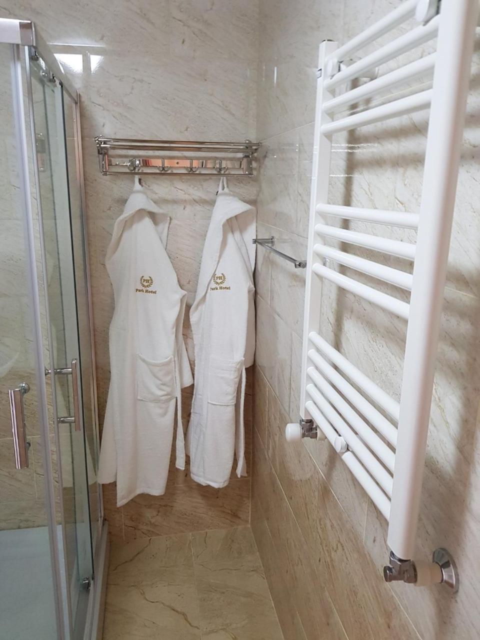 Park Hotel Кутаиси Екстериор снимка