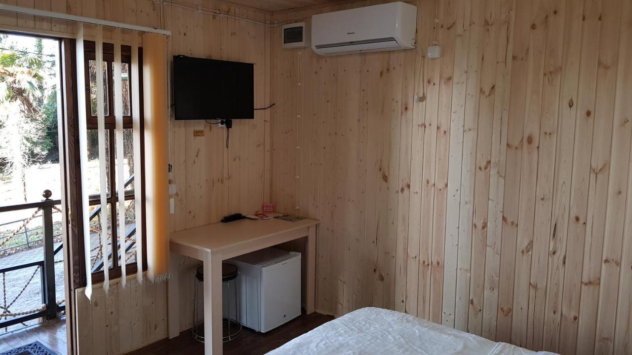Park Hotel Кутаиси Екстериор снимка